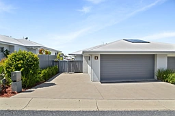 21 Coopers Lane, Urunga