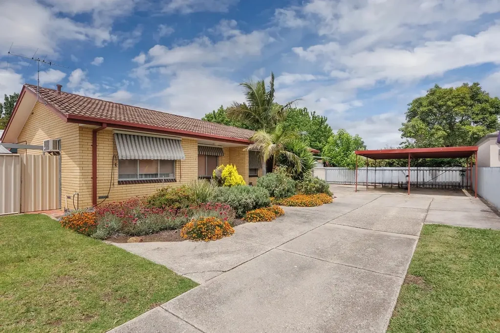 Comfortable one-bedroom unit offering easy living in a great location