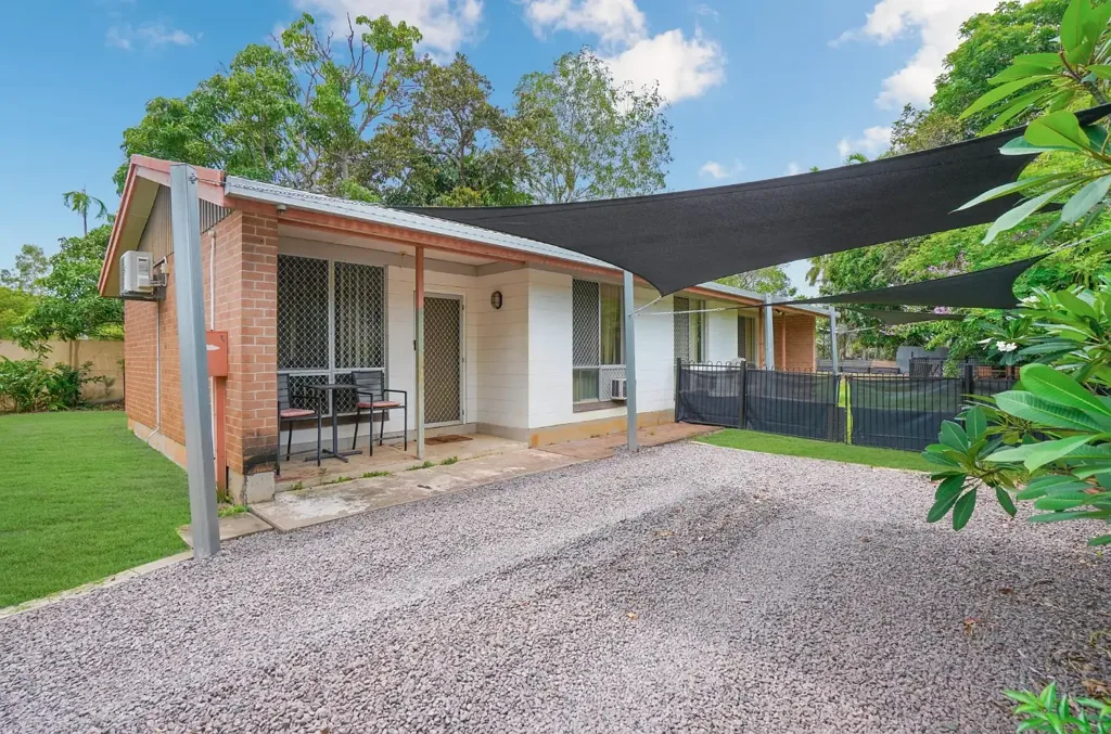 Tropical Family Living with Outdoor Spa & Space to Relax!