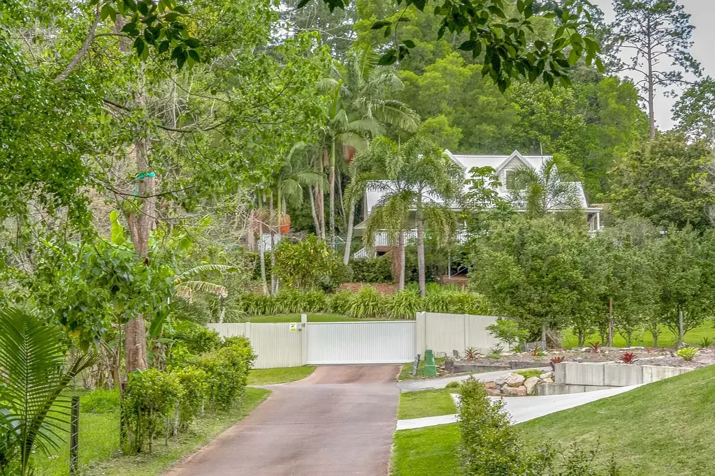 Maroochy River 3침실 Stunning Country Cottage Style Residence with Panoramic Views, Pool, Gardens, Shed, and More....