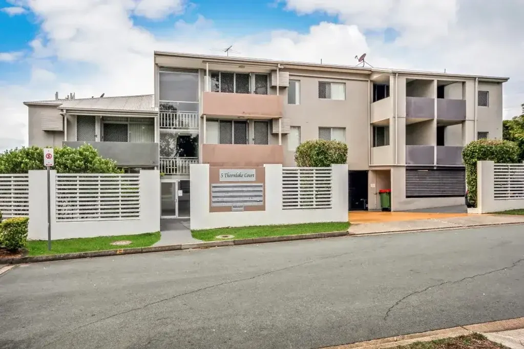 2bedroom Unit in Complex With Pool