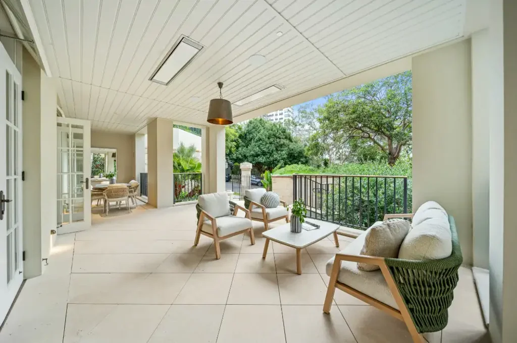 MAGNIFICENT NEW HARBOURSIDE RESIDENCE WITH PRIVATE GARDENS, WINE CELLAR & DOUBLE GARAGE