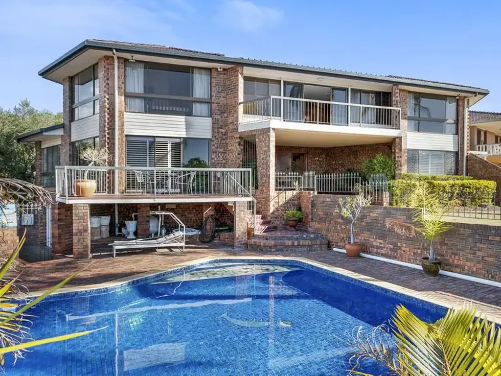 Huge Family Home with Pool!