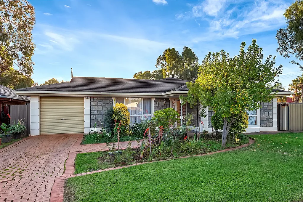 Parafield Gardens 4房  Spacious Four Bedroom Home With Development Potential (STCC)