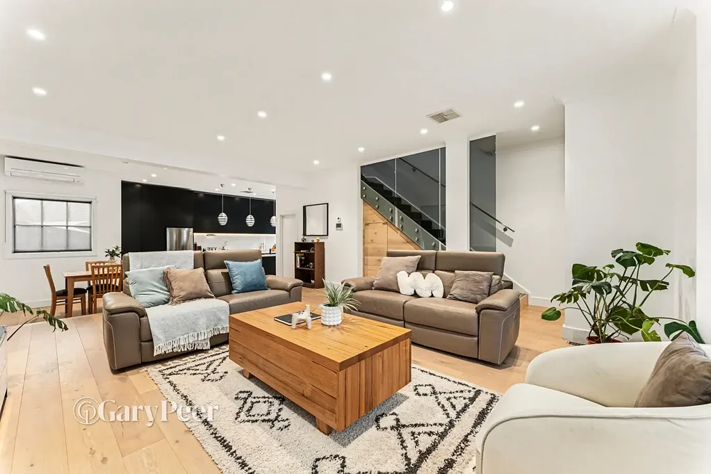 Caulfield South 3房 光线充足 空间宽敞 装修精美 位置优越 临街联排 无需装修 极致奢华 Spacious, stylish & perfectly positioned