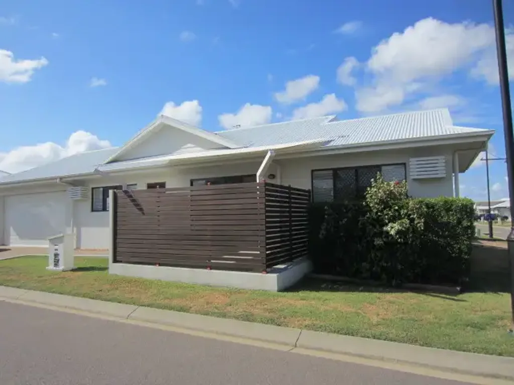 Royal Palms - 4 Bedroom Home