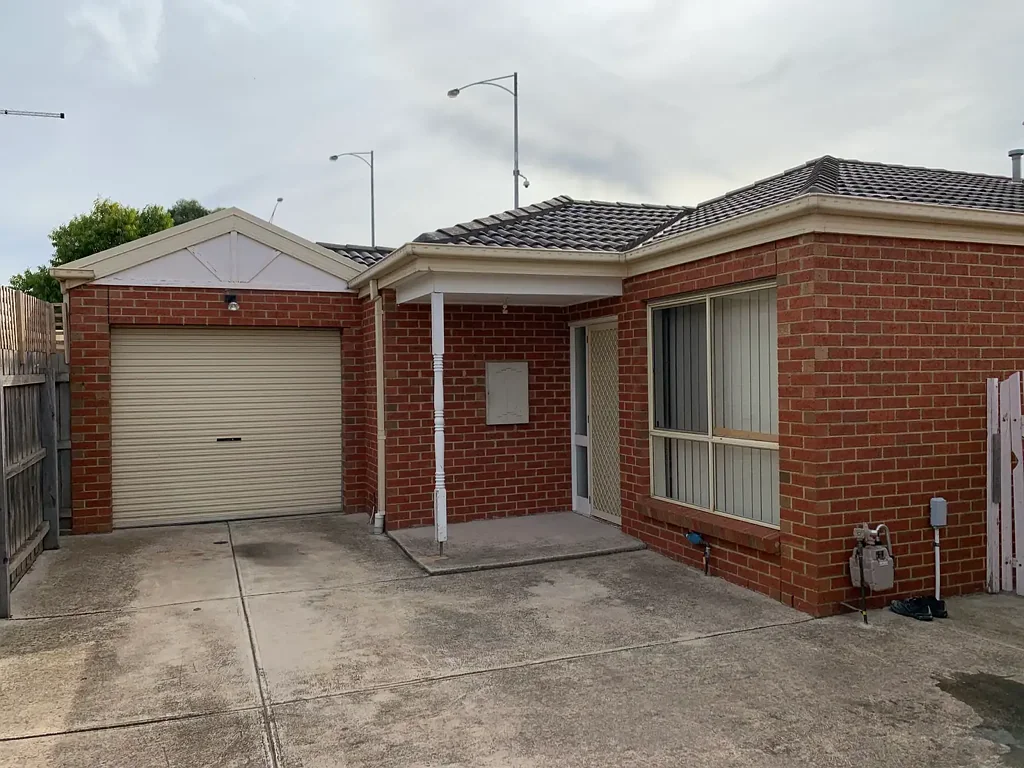 Close to Watergardens Station/Shopping Centre
