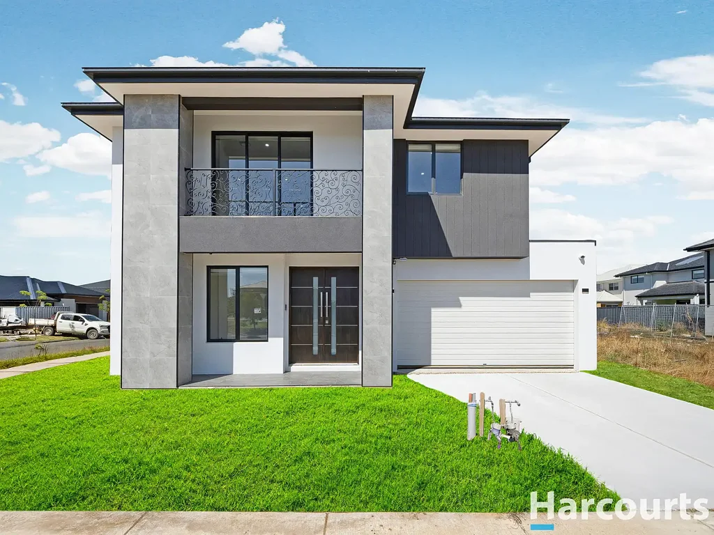 Stylish & Spacious Modern 5 Bedroom Home Awaits in Clyde North!