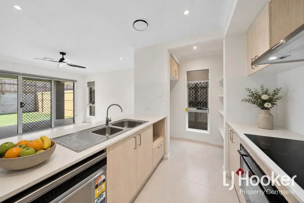 Yarrabilba 4部屋 Modern 2025 Built Metricon Home