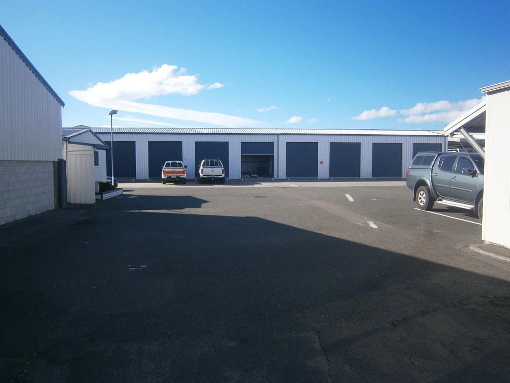 Onekawa Storage units for lease