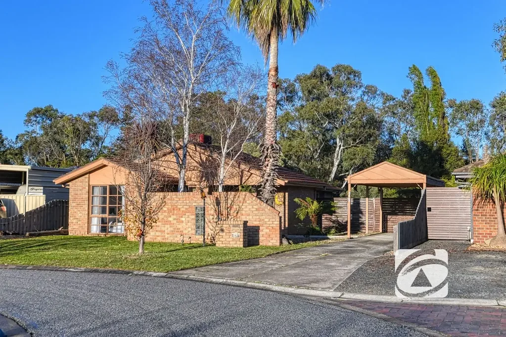 Berwick 3房 Timbarra Estate优越位置 三卧两卫 主卧套间 宽敞后院 步行学校 公交 全年舒适供暖 管道燃气厨房 家庭友好社区 Create Your Vision – Unlock the Potential!