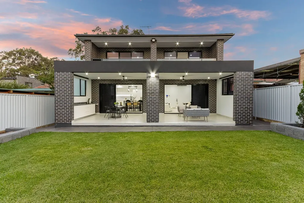 Hurstville 6બેડરૂમ Brand New Luxury Family Home - Unmatched Design, Space & Elegance