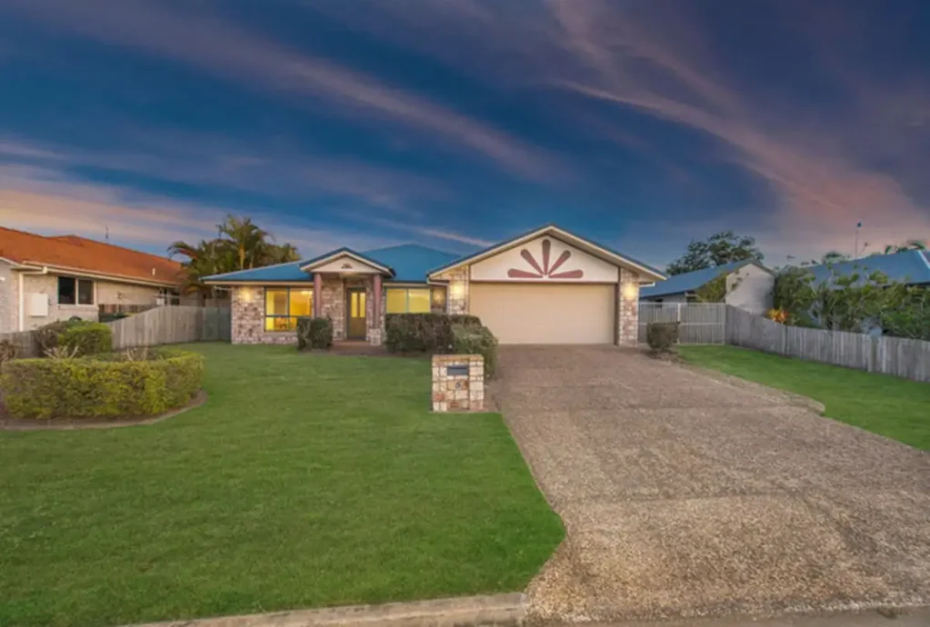 5 BEDROOM HOME IN BARGARA
