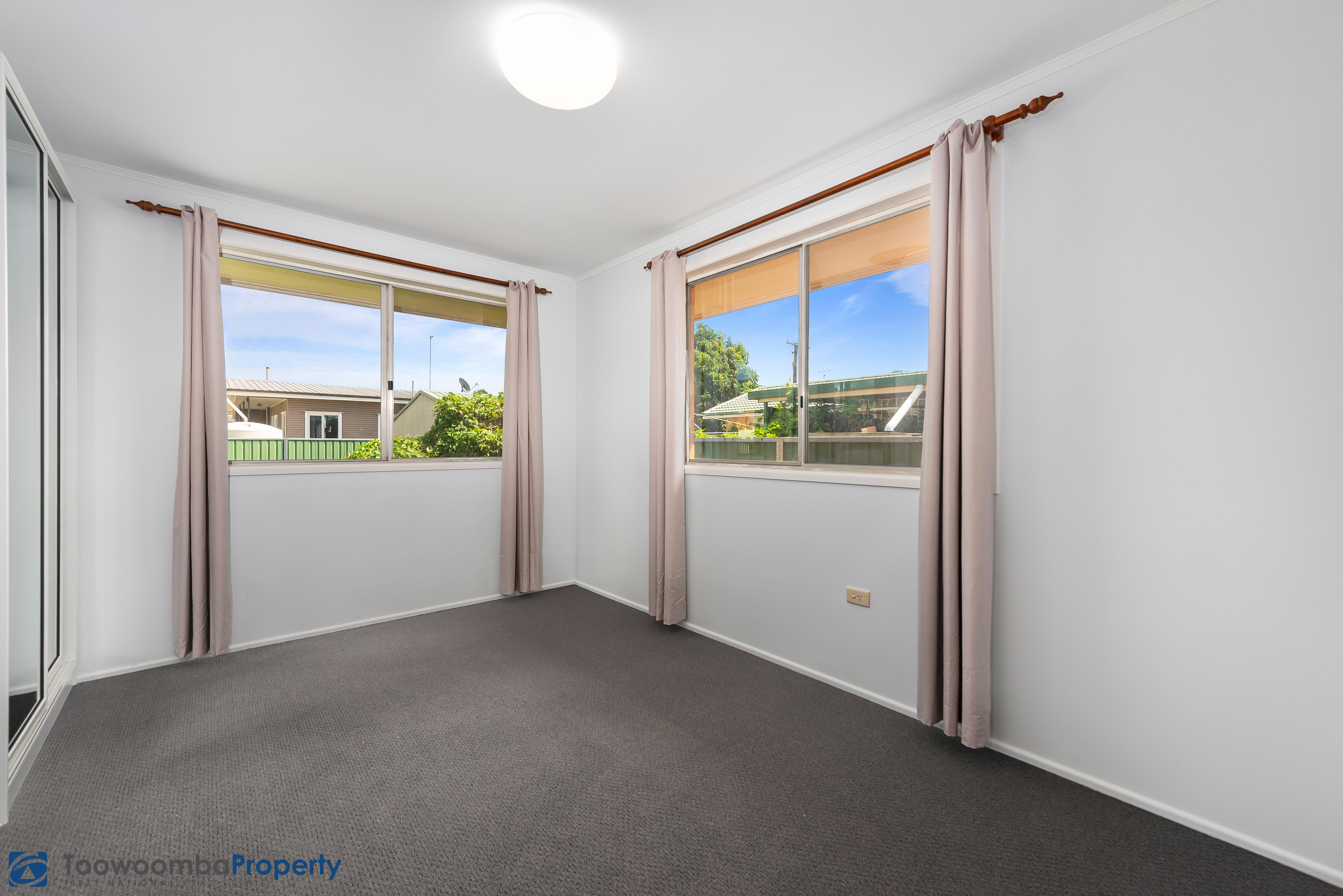 7 WHITEFRIARS ST, ROCKVILLE QLD 4350, 0 rūma, 0 rūma horoi, House