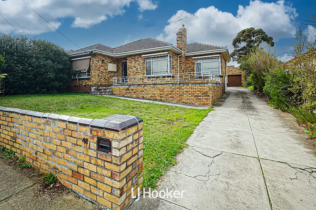 Dandenong 3બેડરૂમ Prime Development Opportunity – 952sqm with Plans & Permits for 4 Townhouses
