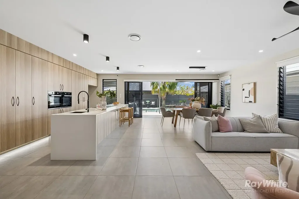 Newport 5Kwarto A Luxurious & Grand Architectural Family Home Without Compromise