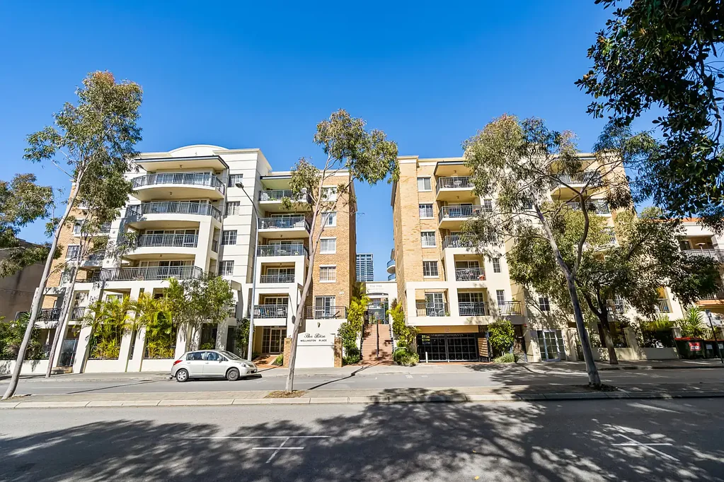 Urban lifestyle in this furnished three bedroom apartment