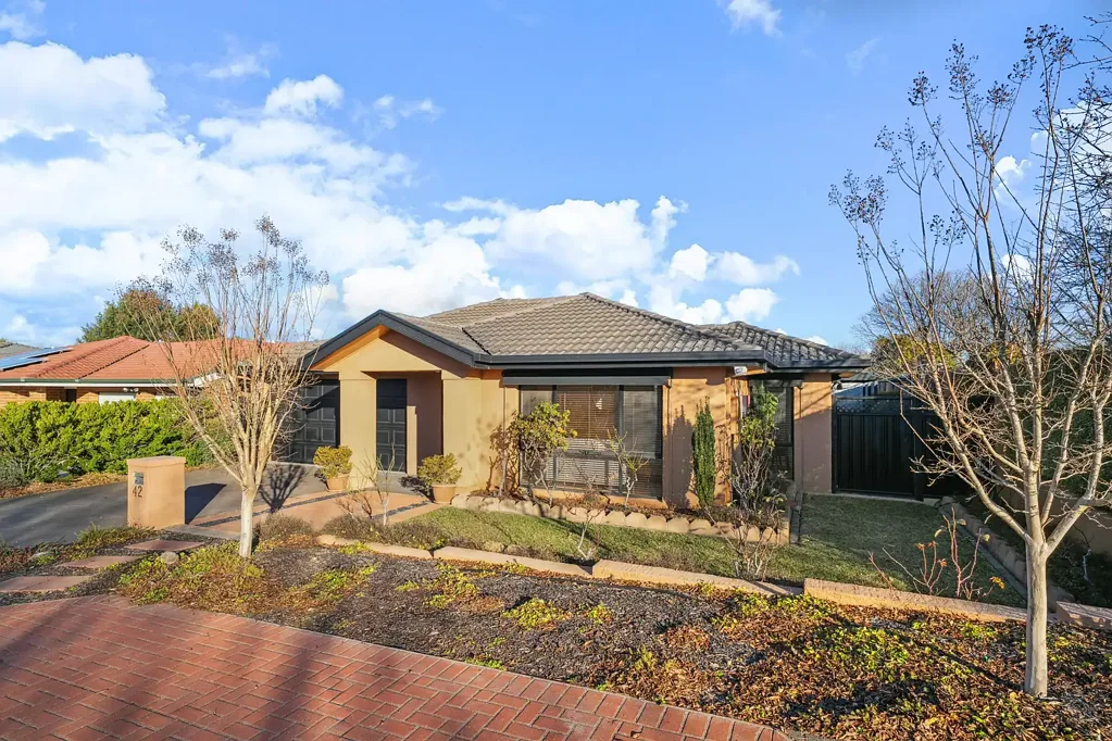 Dunlop 4Moenga Space to grow in a home designed for entertaining