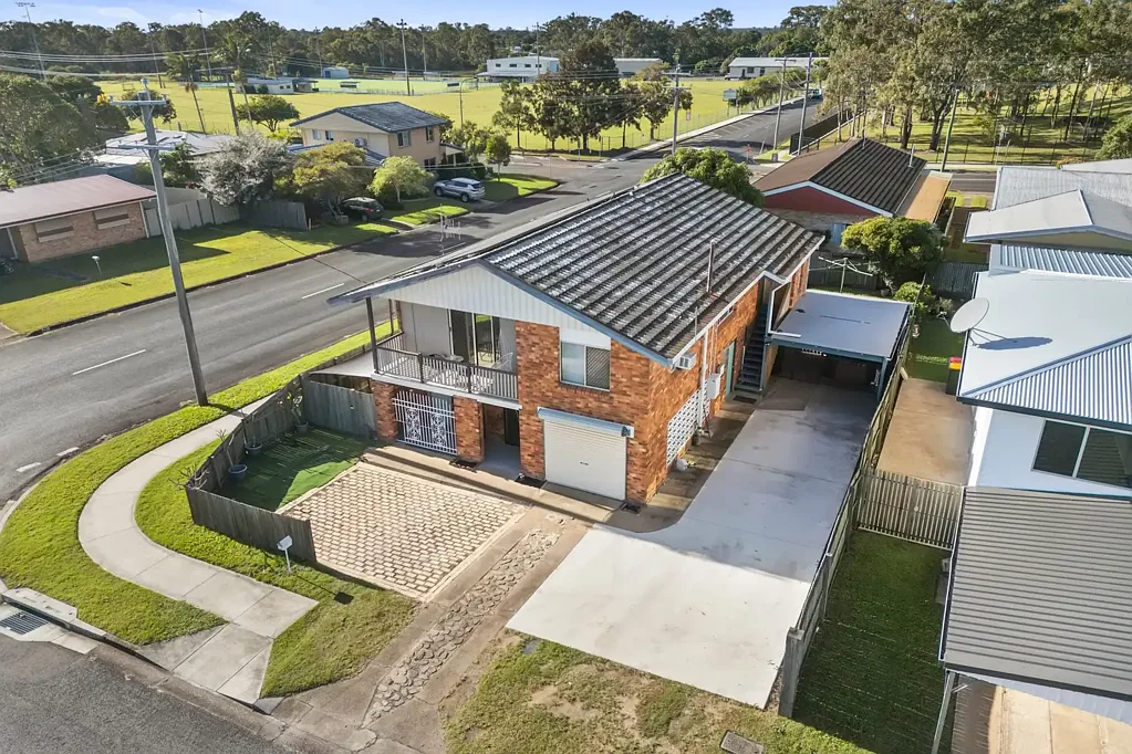 Maryborough 3 Bedroom Dual Living Opportunity with Pool And Entertaining – Bell Hill Top Gem