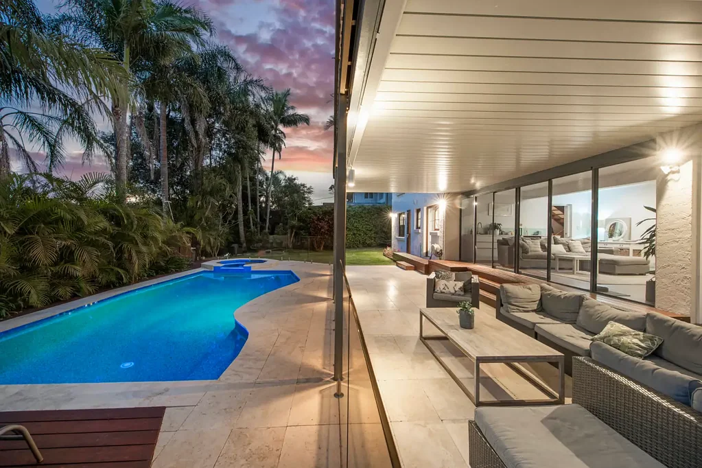 Warriewood 5房 Northern Beaches顶级社区 727sqm宽敞面积 现代厨房高端电器 宽敞主套房 私人景观花园 双车库 Effortless Family Luxury in a Peaceful Coastal Pocket