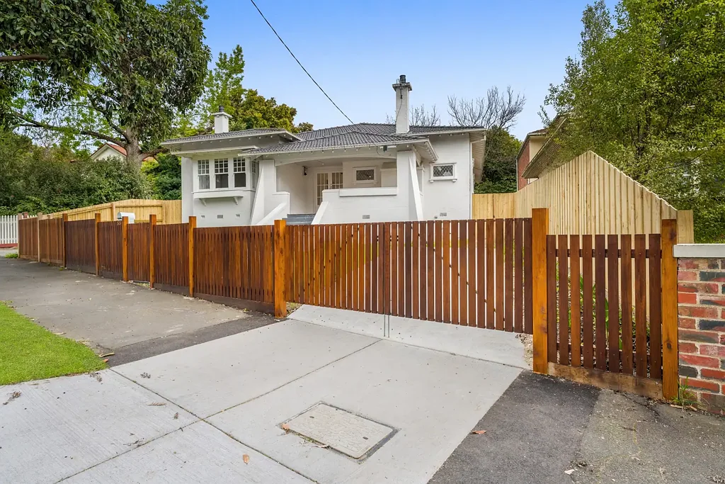 Comfort, Space & Convenience in Coveted Mont Albert