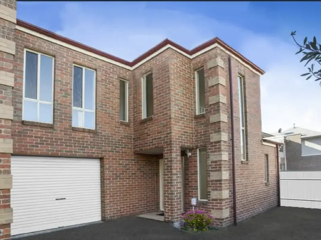 West Footscray 3غرفة نوم Are you a First Time Buyer or a First Time Investor ??
3-Bedroom Unit in West Footscray!