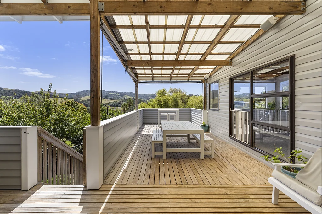 Hatfields Beach 4房  Sun, Space and Seaside Living