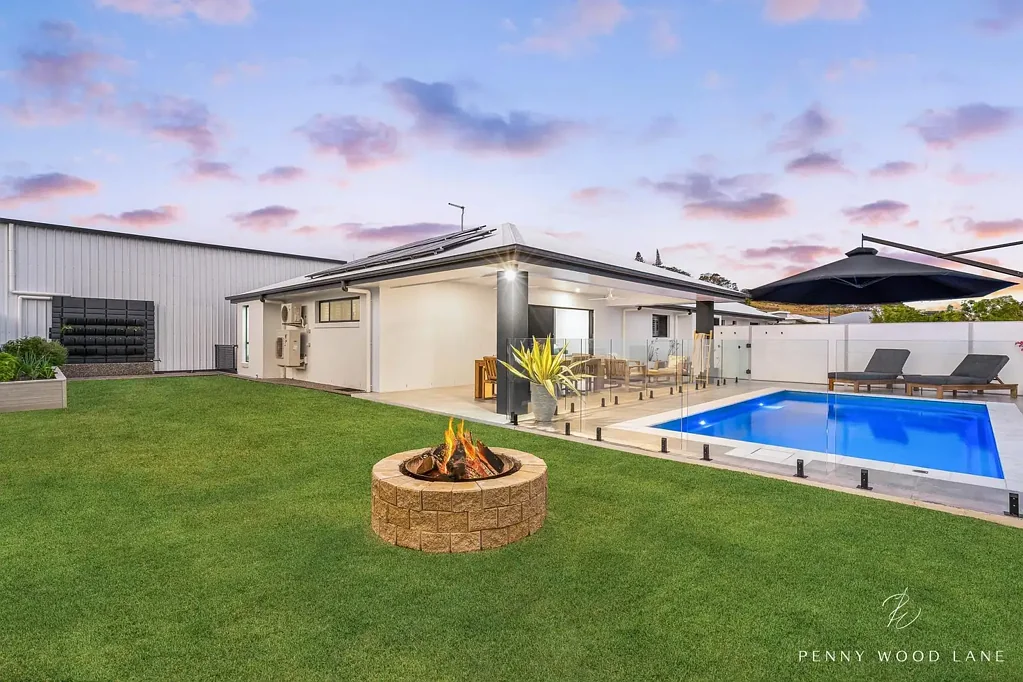 Shoal Point 4ਬੈੱਡਰੂਮ Modern Coastal Living with Large Shed and Pool