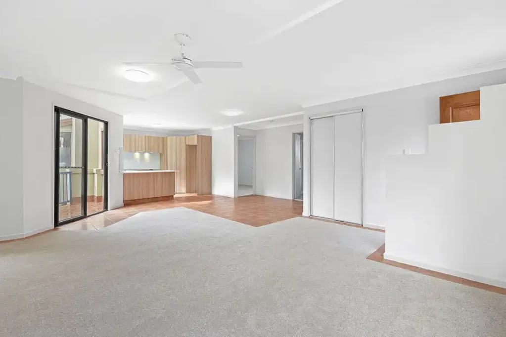 Surfers Paradise 3Zimmer RARELY AVAILABLE - 3 BEDROOM APARTMENT IN A BOUTIQUE COMPLEX OF JUST 5 RESIDENCES