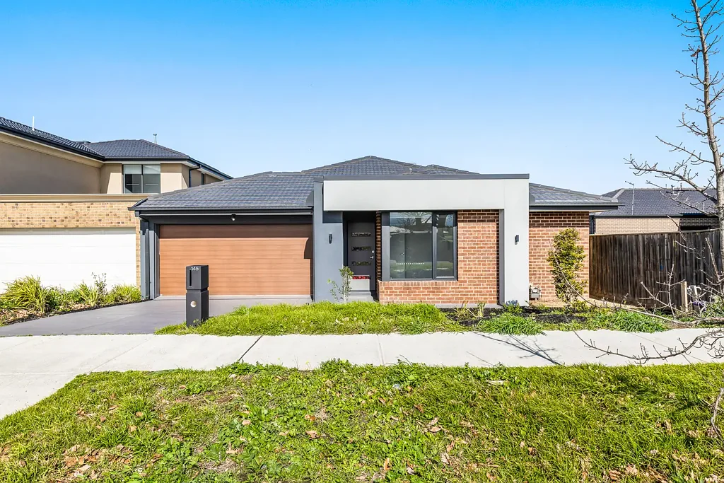 Heading: Brand New Family Home in Cranbourne East!