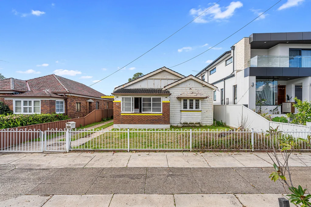 Hurstville 3 Slaapkamer Renovate or Rebuild (STCA) with North-Facing Backyard & Exceptional Potential