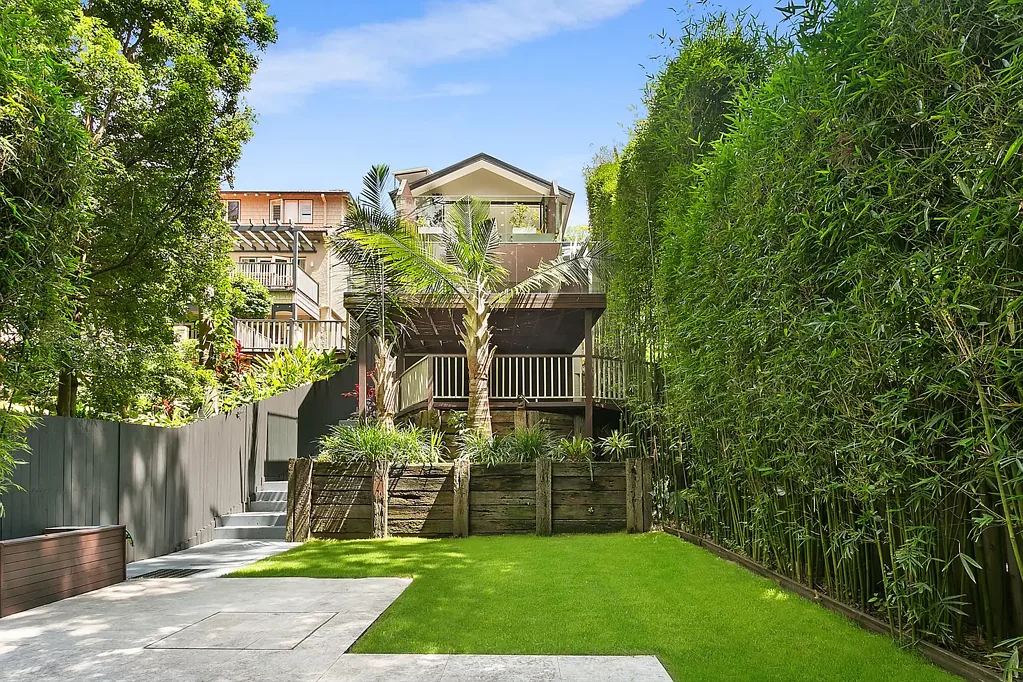 ARCHITECTURALLY DESIGNED FAMILY HOME