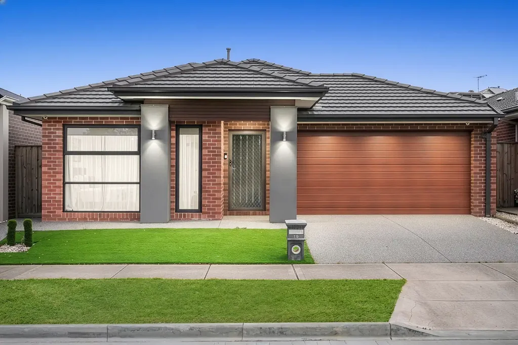 Manor Lakes 4房 位于Manor Lakes黄金地段的时尚家庭住宅，配备高级升级！ Stylish Family Home with Premium Upgrades in Prime Manor Lakes Location!