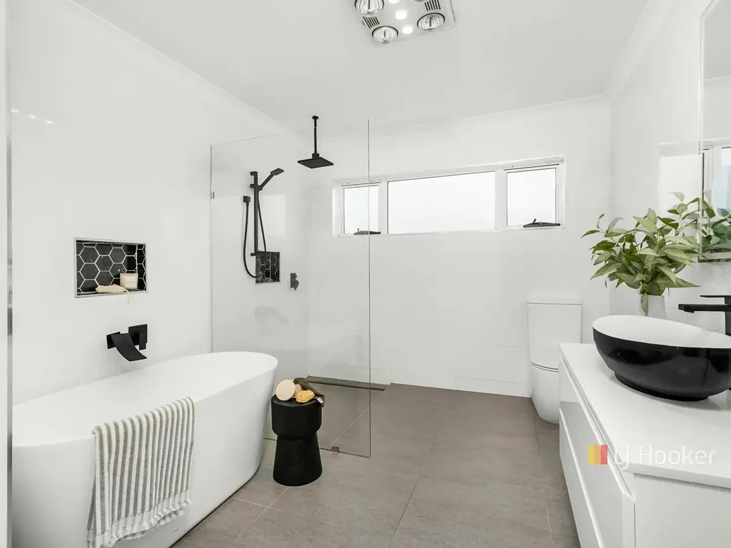 Devonport 4 Bedroom Elevated Elegance. Uncompromising Luxury