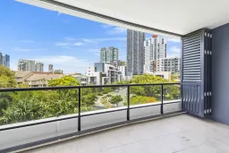 711/2 Aqua Street, Southport