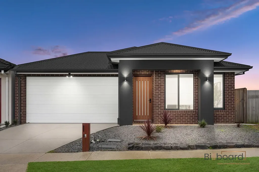 Donnybrook 4ห้องนอน Quality-Built Family Home with Multiple Living Zones in Olivine Estate