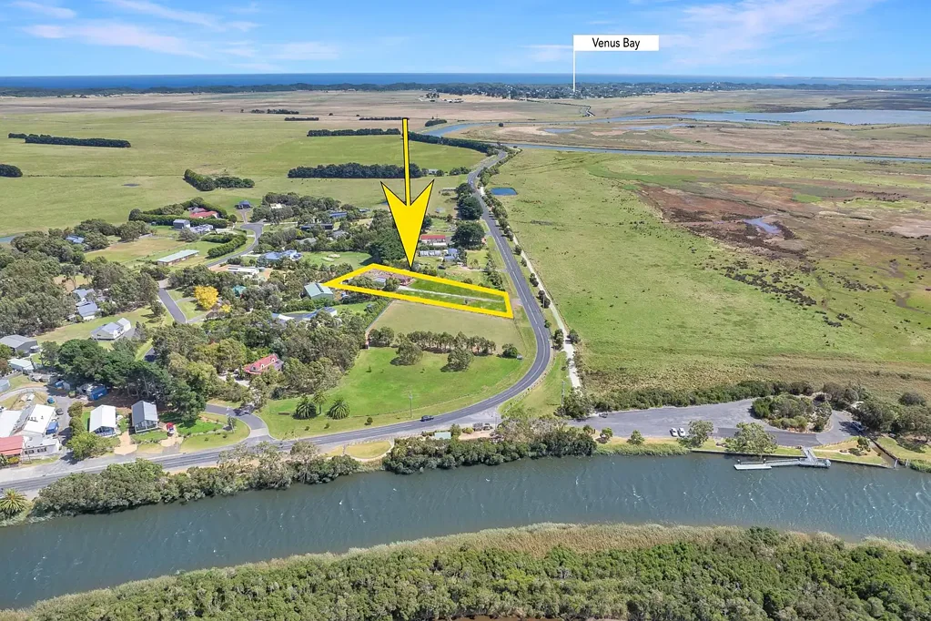 Tarwin Lower 3 Bedroom Country Charm on Over an Acre