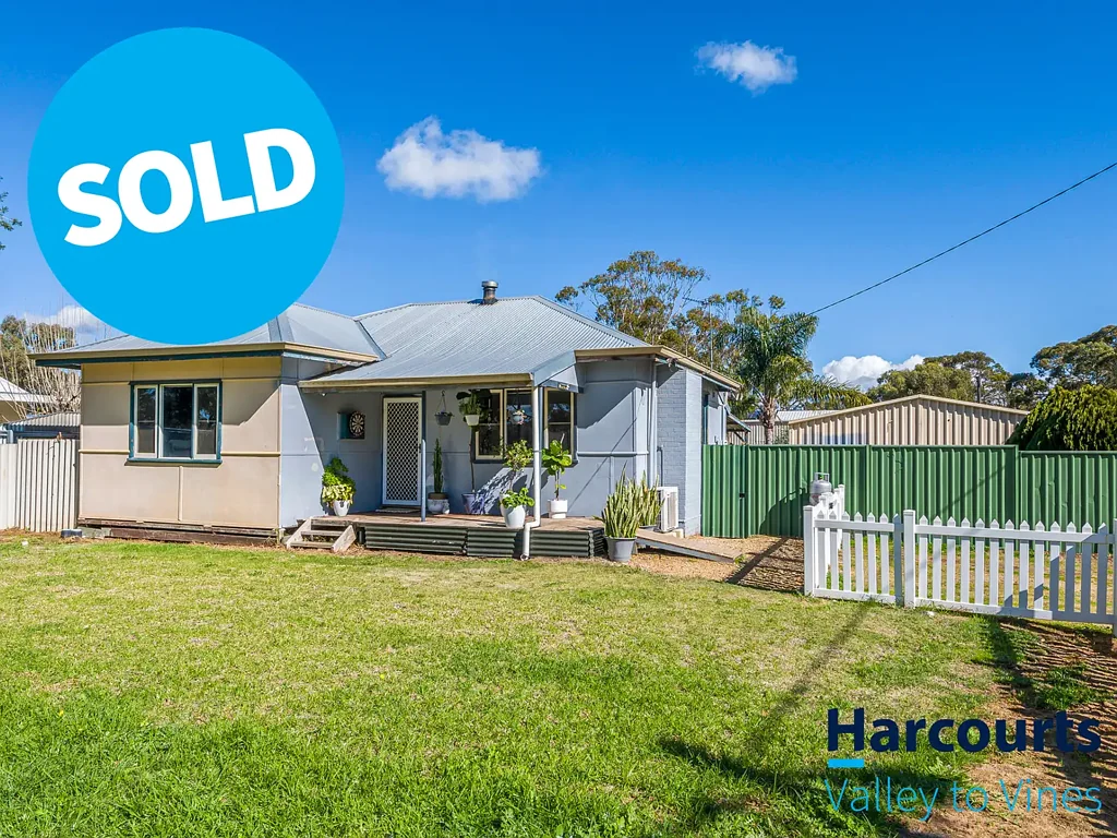 30 Lee Steere Street, Moora, WA 6510