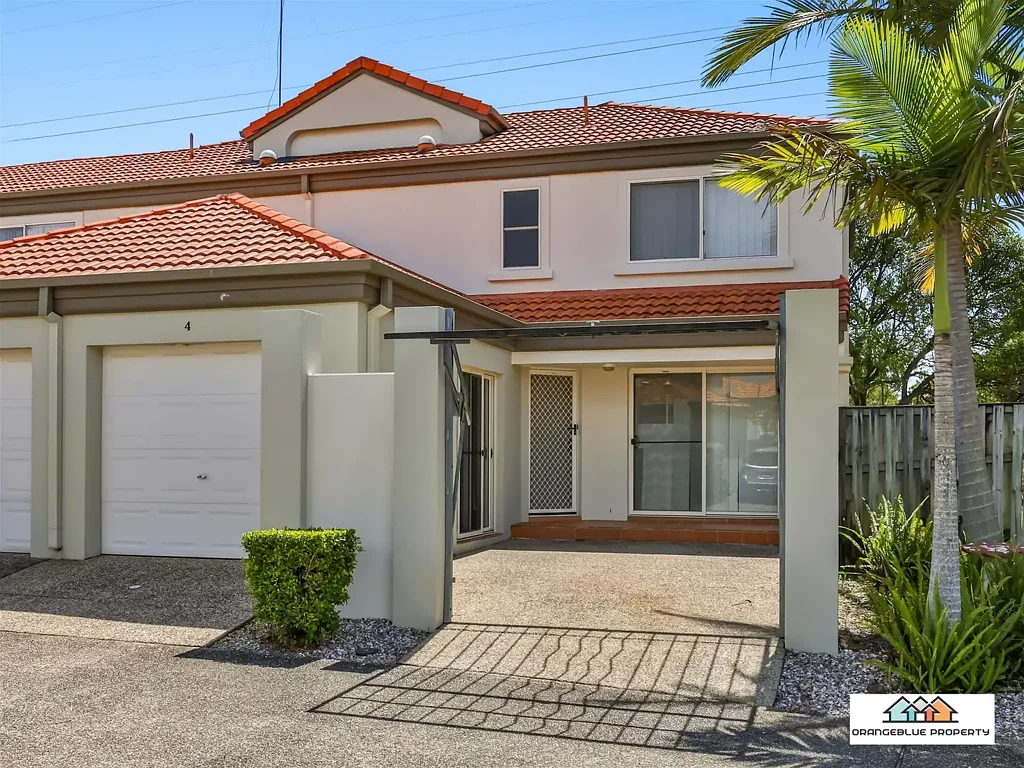 Robina 3 Bedroom Resort-Style Living in the Coveted Varsity College Catchment