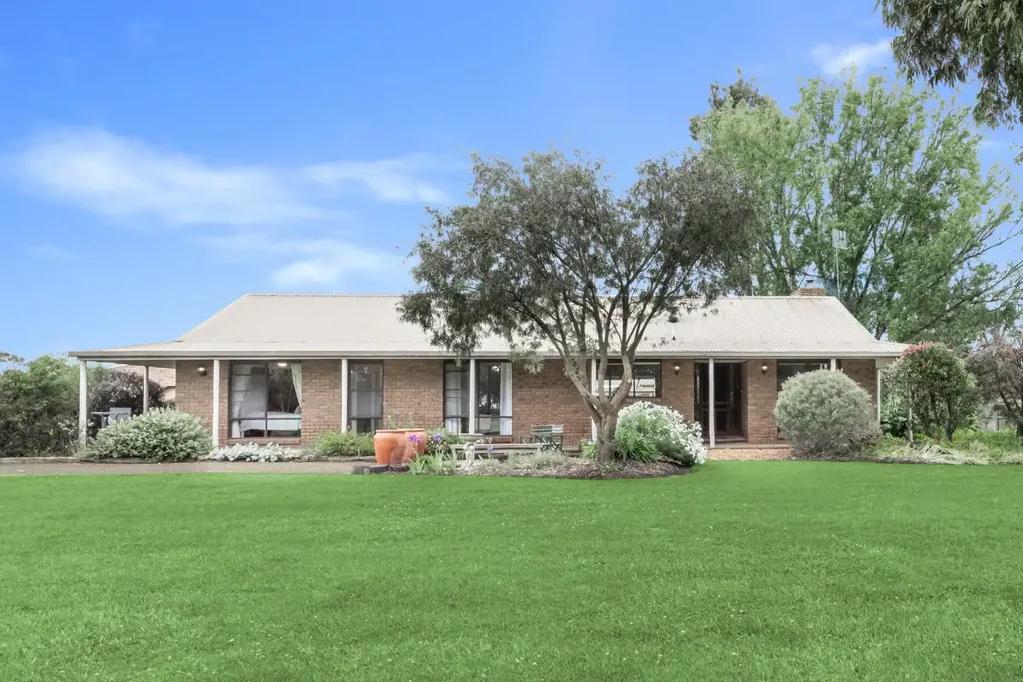 Grassmere 3Kwarto Rare 30-Acre Opportunity: Comfort, Space, and Rural Charm Close to Town