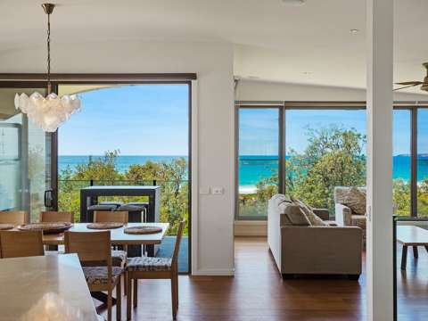 Merimbula 3 Bedroom MERIMBULA'S LUXURY BEACHFRONT VILLA "Rolling Waves"
