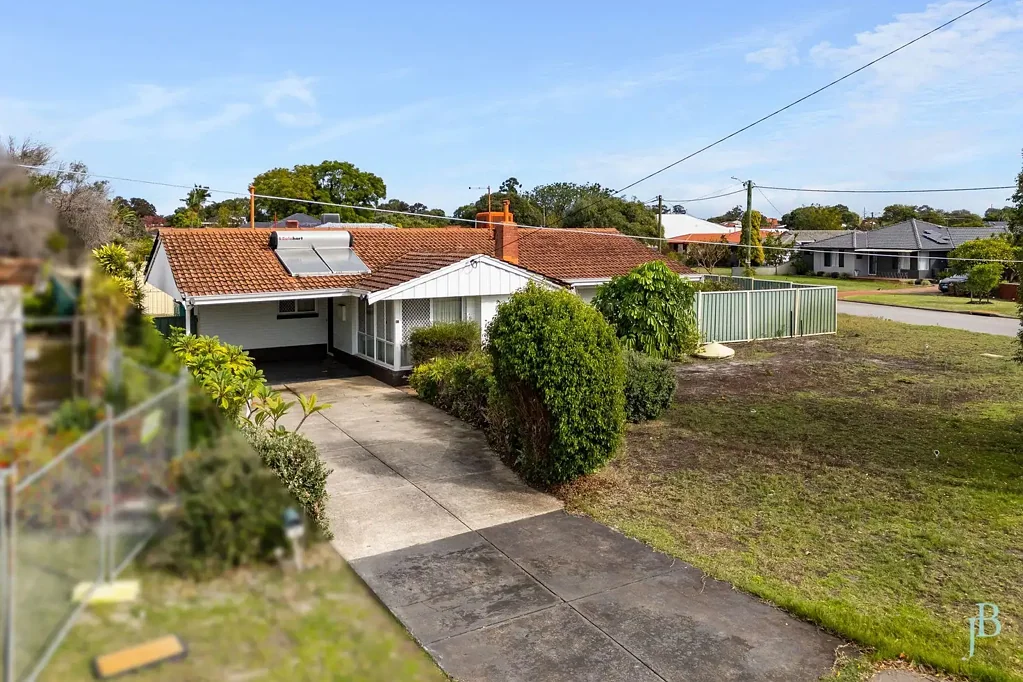Kewdale 3部屋 Coming Soon.....Corner Duplex Block in Coveted Lakeside Location
