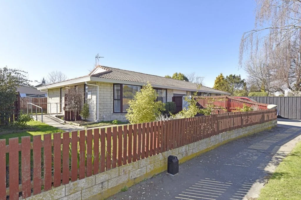 Belfast 2ਬੈੱਡਰੂਮ Attractive Two Bedroom Street-Facing Unit