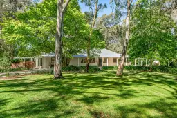 21 Schoenthal Road, Lobethal