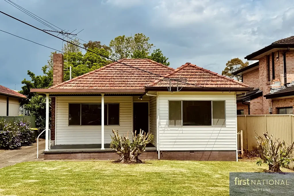 Pendle Hill 3Kwarto Freshly Refurbished North-Facing, Full of Potential!