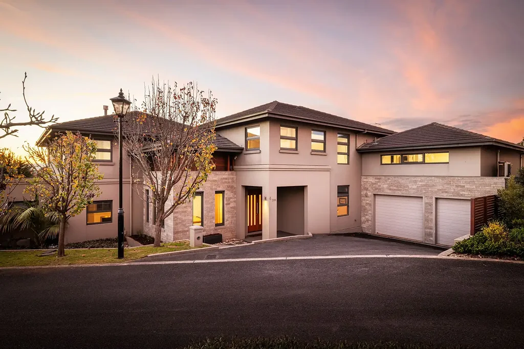 Warrnambool 6 Bedroom Family Masterpiece of Scale & Class