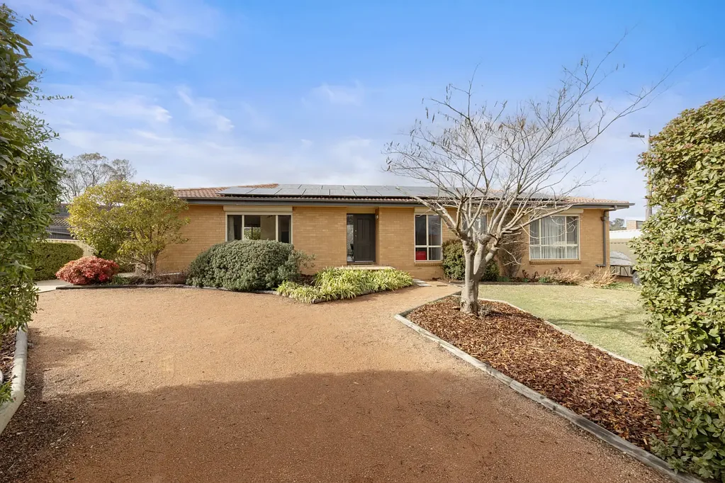 Relaxed Living on a Leafy Fraser Block