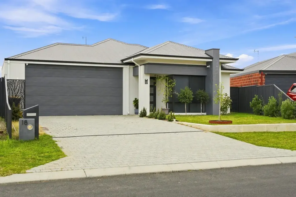 West Busselton 4कमरा Comfortable Family Living complete with a Pool