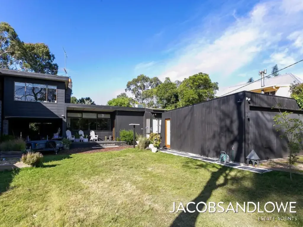 Spacious 3 Bedroom Home in Mount Martha!
