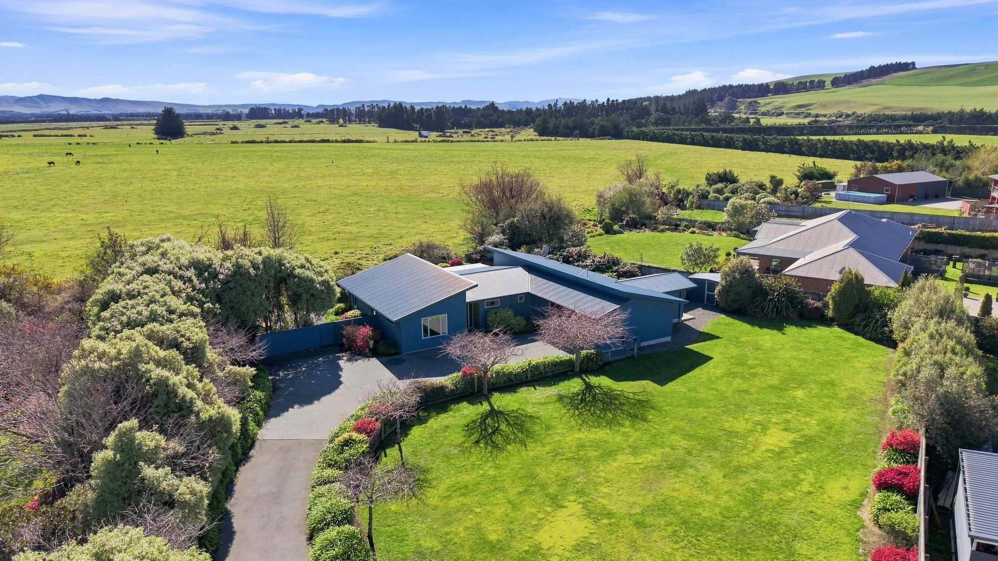 Amberley 3Moenga Country Outlooks, Modern Living